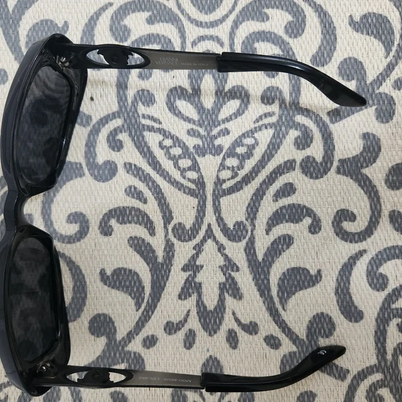 Vintage Versace 90's Sunglasses and MEDUSA CASE - Picture 9 of 11